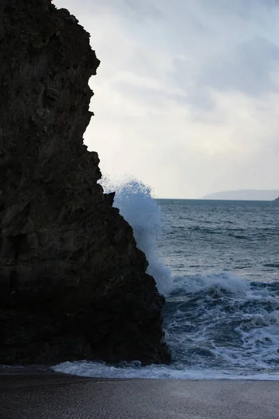 Atlantic Storm Waves Crashing Washing Rocks Sand Carlyon Bay Beach — Stock Photo, Image