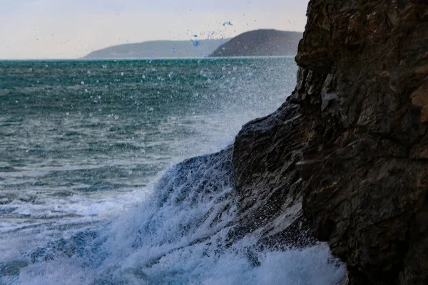 Atlantic Storm Waves Crashing Washing Rocks Sand Carlyon Bay Beach — Stock Photo, Image