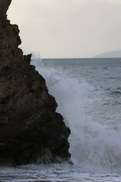 Atlantic Storm Waves Crashing Washing Rocks Sand Carlyon Bay Beach — Stock Photo, Image