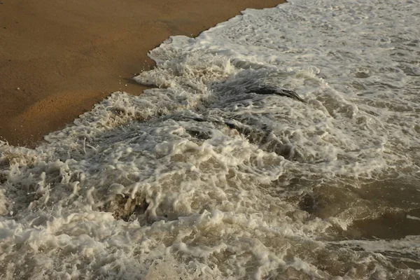 Ondas Colidindo Sobre Rochas Até Praia Carlyon Bay Fora Austell — Fotografia de Stock