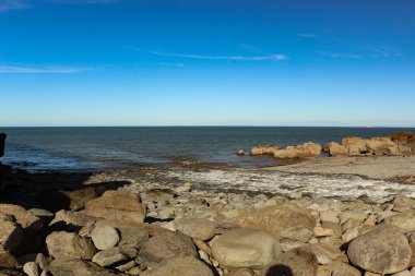 Heddon Vadisi 'nin ulusal güven bölgesi, Heddon' un ağzındaki sağanak yağmurun ardından Kuzey Devon 'daki Heddons Ağzı' nda akan nehirle dolu.