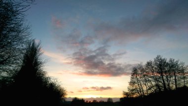 Hertford 'daki Hartham Parkı' nda kışın gün batımı