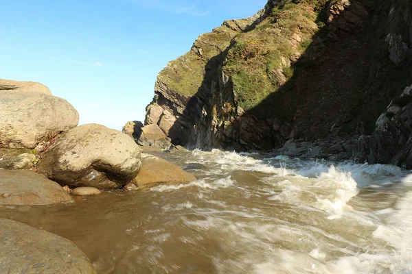 Río Heddon Hinchado Por Fuertes Lluvias Inundaciones Que Estrellan Través — Foto de Stock