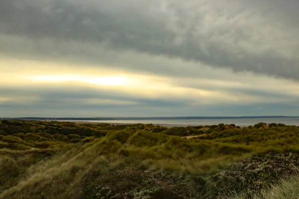 Füves Homokdűnék Szauntoni Strand Mögött Észak Devonban Integetnek Viharos Őszi — Stock Fotó