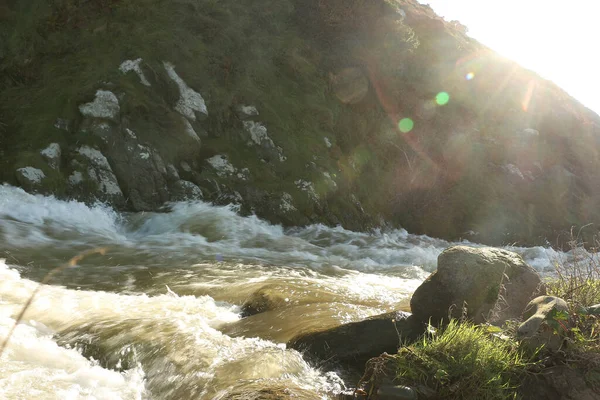 Fiume Heddon Gonfio Forti Piogge Acque Alluvionali Che Infrangono Attraverso — Foto Stock