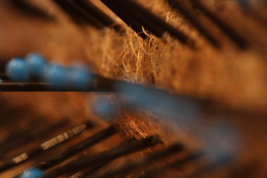 Noel zamanı evin ve bahçenin etrafında bulunan kumaşlar.