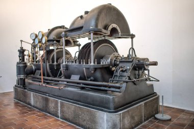 Münih, Almanya - 14 Eylül 2018: Deutsches Müzesi 'nde eski buhar makineleri sergisi. 