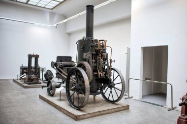 Münih, Almanya - 14 Eylül 2018: Alman Müzesi 'nde her türlü eski buhar makineleri sergisi. 