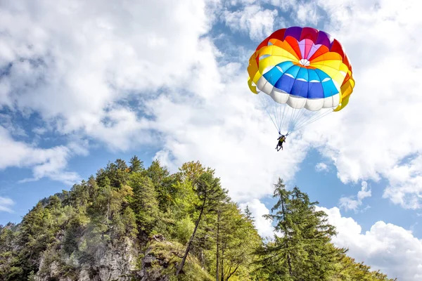 Gliding Using Parachute Background High Alps Mountains Green Forest Blue — Stock Photo, Image