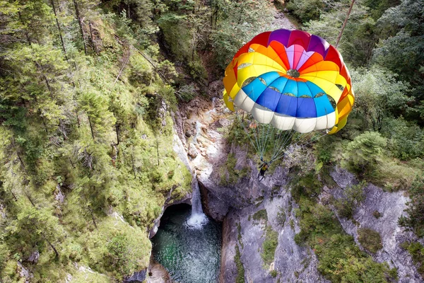 Paragliding Parachute Background Mountains Deep Canyon Waterfall — Stock Photo, Image