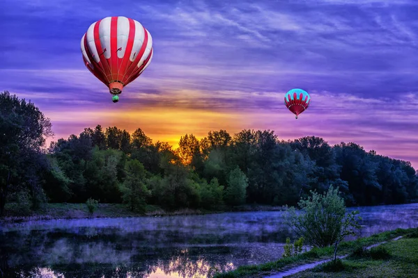 Beautiful Sunrise River Hot Air Balloons Sky Early Morning — Stock Photo, Image