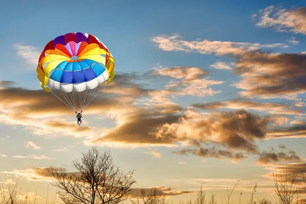 Parapente Com Paraquedas Fundo Pôr Sol — Fotografia de Stock