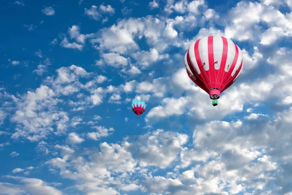 Red White Hot Air Balloons Background Bright Blue Cloudy Sky — Stock Photo, Image