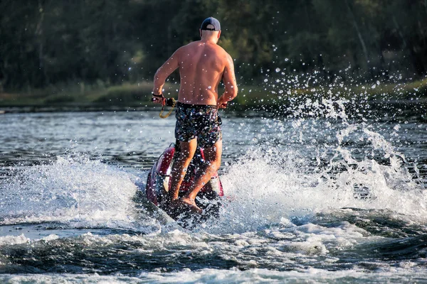 Hombre Montando Scooter Agua Mar Día Verano —  Fotos de Stock