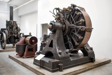 Münih, Almanya - 14 Eylül 2018: Alman Müzesinde bir iç kutup dinamosu. 