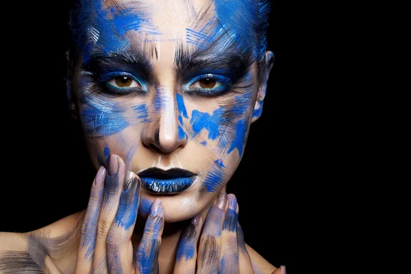 Frau mit blauem Make-up — Stockfoto