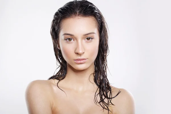 Mujer con el pelo mojado —  Fotos de Stock