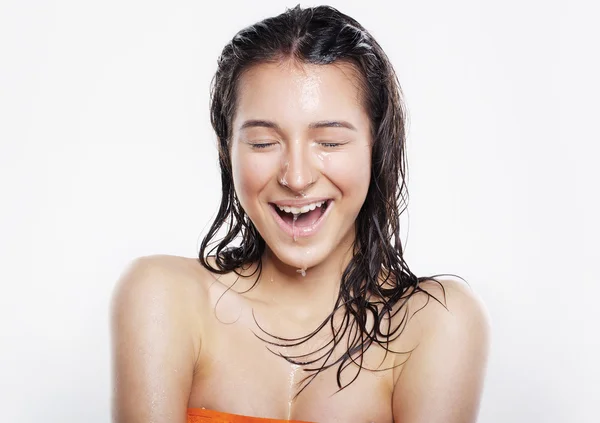 Mulher com cabelo molhado — Fotografia de Stock