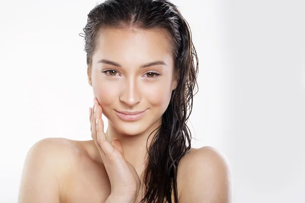 Mujer con el pelo mojado —  Fotos de Stock