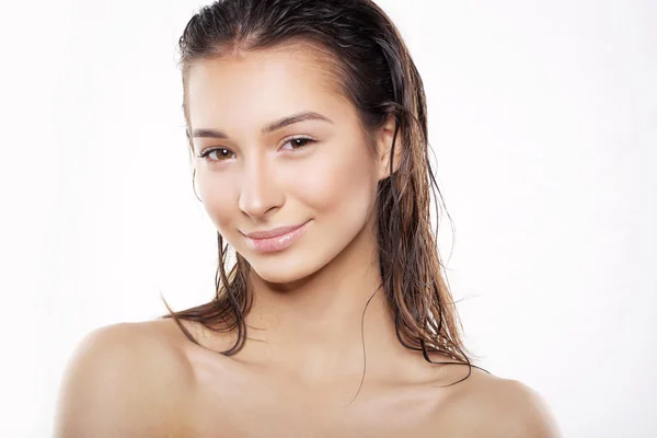 Islak saçlı kadın.