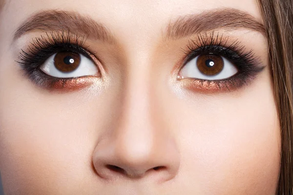 Hermosos ojos grandes — Foto de Stock