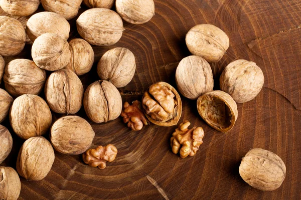 Güdük üzerinde dağınık ceviz