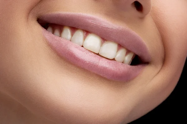 Çok lezzetli yanan tutkulu dudaklar