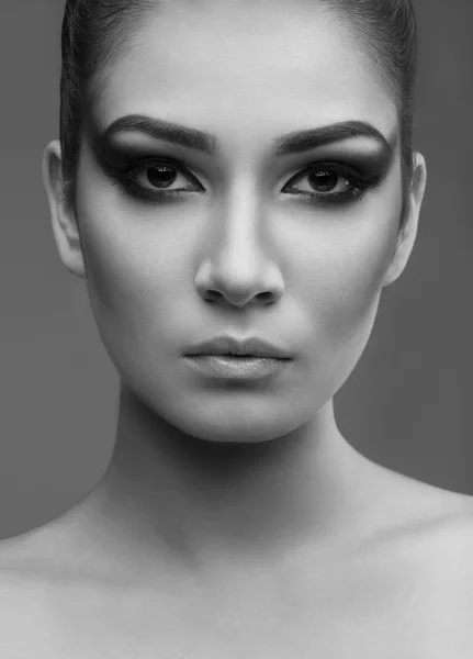 kadın güzel makyaj