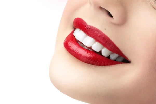 Batom vermelho e dentes brancos — Fotografia de Stock