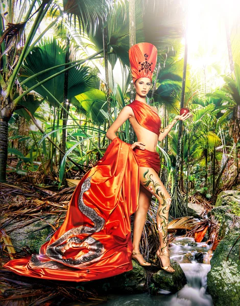 kadın giyiyor karnaval kostümü