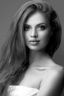 Şehvetli çekici genç kadın