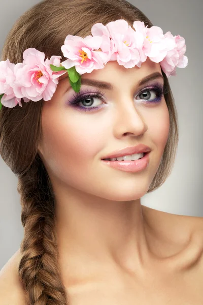 Kvinna med ljusa make up — Stockfoto