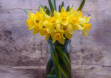 Nergis cam kavanoza buket