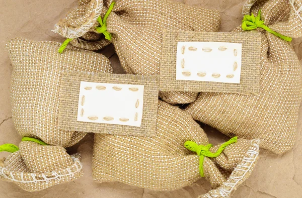 Burlap grosseiro texturizado com espaço para texto — Fotografia de Stock