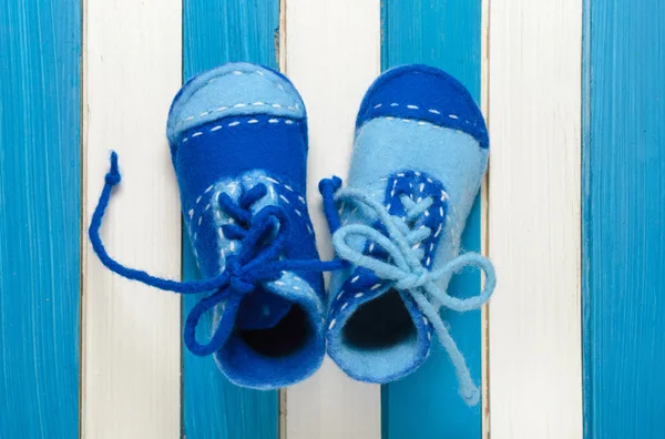 Children's shoes and blue colored wooden strips — Stock Photo, Image