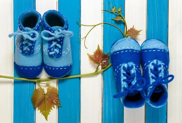 Children's shoes and blue colored wooden strips — Stock Photo, Image