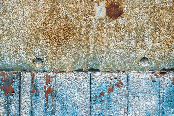 Door of planks reinforced sheet of rusty metal background — Stock Photo, Image
