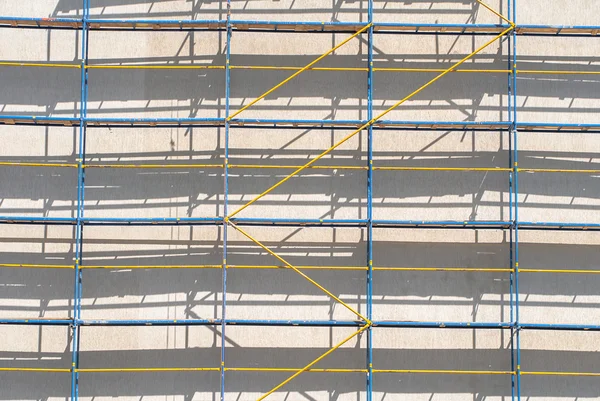 terbiye için iskele iş arka planda çok öykülü bir binanın duvarları