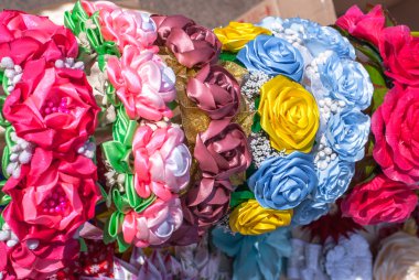 Yapay çiçek kumaş doku arka planını yaptı