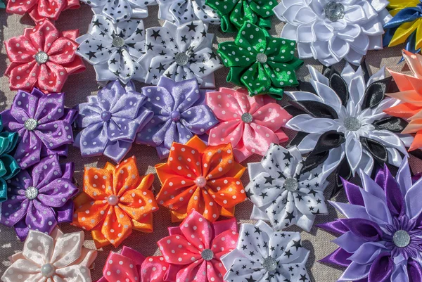Sztuczne kwiaty wykonane z tkaniny tekstura tło — Zdjęcie stockowe