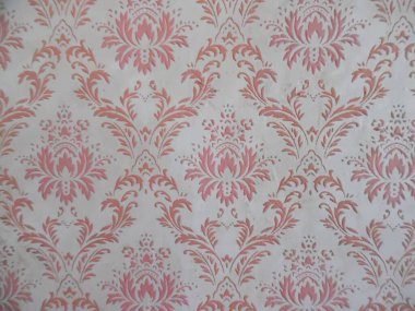 Duvardaki desenli kırmızı duvar kağıdı, eski Sovyet..