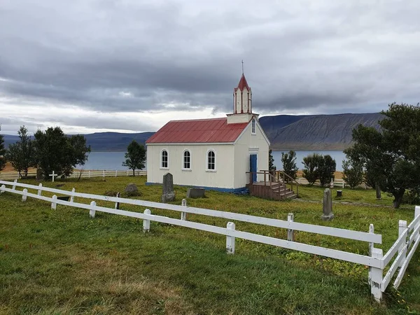 The church of hrafnseyri, island — 图库照片