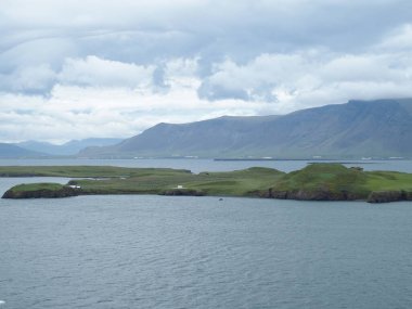 İzlanda 'nın başkenti Reykjavik' in sınırında ezici bir doğa var.