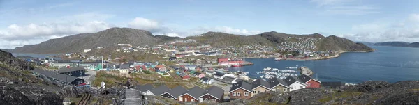 Vista Una Delle Tante Colline Qaqortog Islanda Verso Case Colorate — Foto Stock