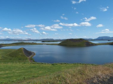 Myvatn Gölü ve çevresindeki çayırlar İzlanda 'nın en muhteşem manzaralarından birini oluşturur.