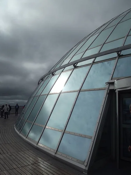 Donkere Wolken Boven Perlan Voormalig Waterreservoir Museum Reykjavik Ijsland Dunkle — Stockfoto