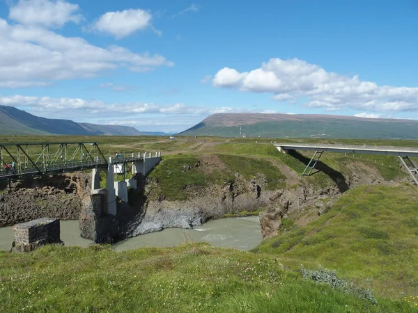 冰原Skjalfandafljot河上的桥梁 — 图库照片