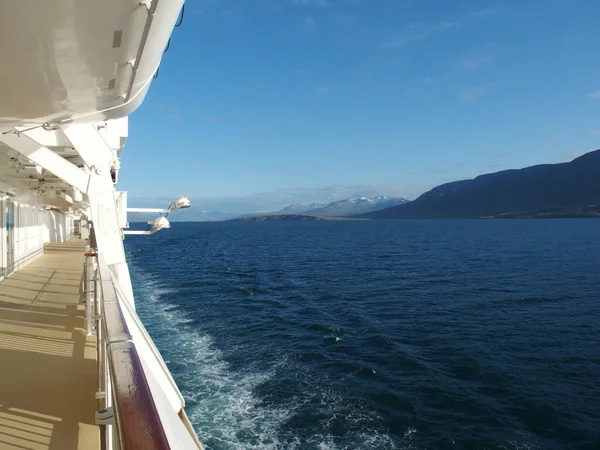 Akureyri Fjord 从游轮上看到的 — 图库照片
