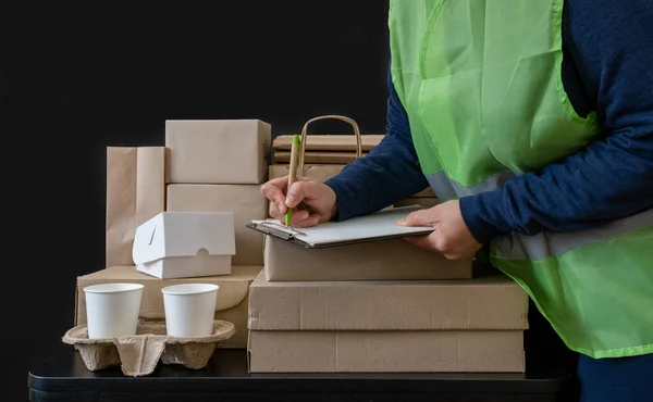 Servicio Entrega Trabajador Queda Cerca Del Lugar Trabajo Con Cajas — Foto de Stock