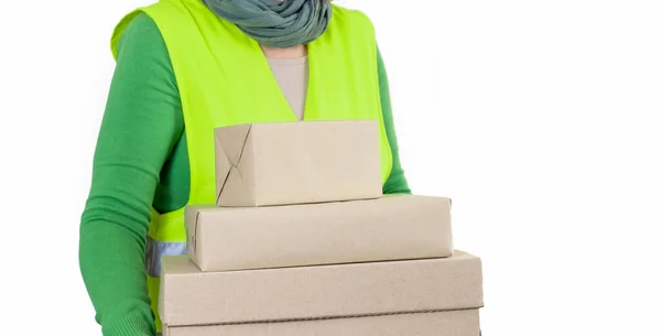 Γυναίκα Εργαζόμενος Είναι Ένα Πράσινο Γιλέκο Στέκεται Κοντά Πολλά Χάρτινα — Φωτογραφία Αρχείου